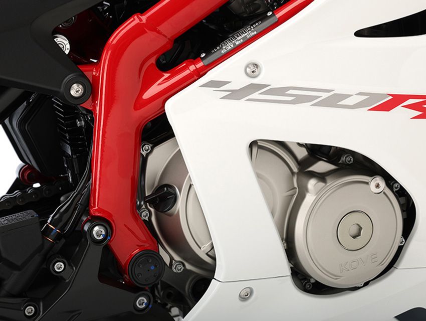 Motor 4 cilindros en línea, dohc, 4 tiempos