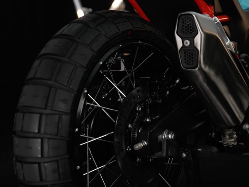 Ruedas de radios con neumáticos sin cámara Pirelli